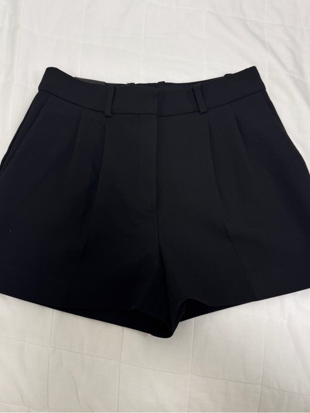 Aritzia Babaton Pleated Short Mini High-Waist Black Women’s Shorts